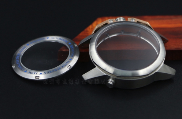 Mechanical Watch Stainless Steel Case Designed with Transparent Glass with Screw Back Plate 