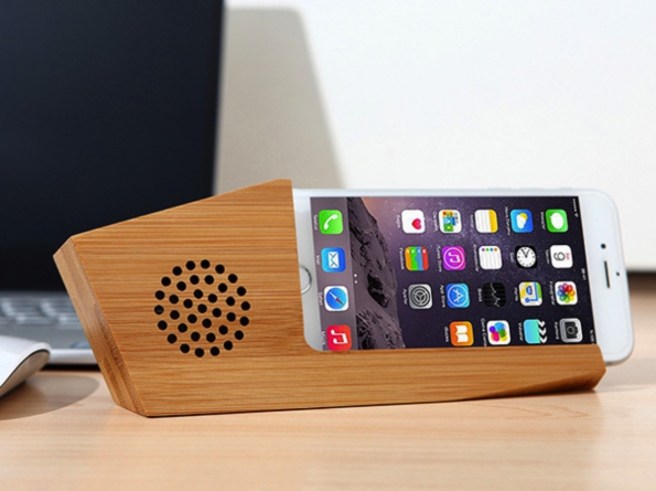 wooden speaker Natural wooden stand loudspeaker Mobile phone horizontally watching speaker