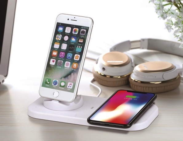 3-in-1 With Wireless Charger Mobile Phone Charging Stand For Type-C 8Pin And MicroUSB