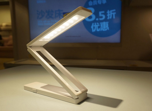 Fashion Portable LED Desk Lamp Rechargeable with LCD Time Display and Folding Pocket Carrying with Touch Control 